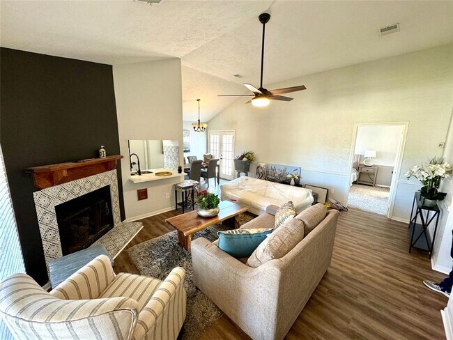Building Photo - 2918 Walnut Springs Dr