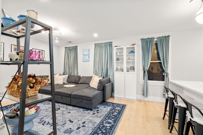 Building Photo - 12 Lamson Ct