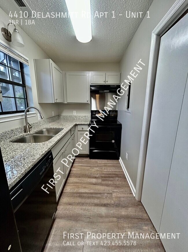 Building Photo - Hixson 1Bed/1Bath Apartment: Laundry Hooku...