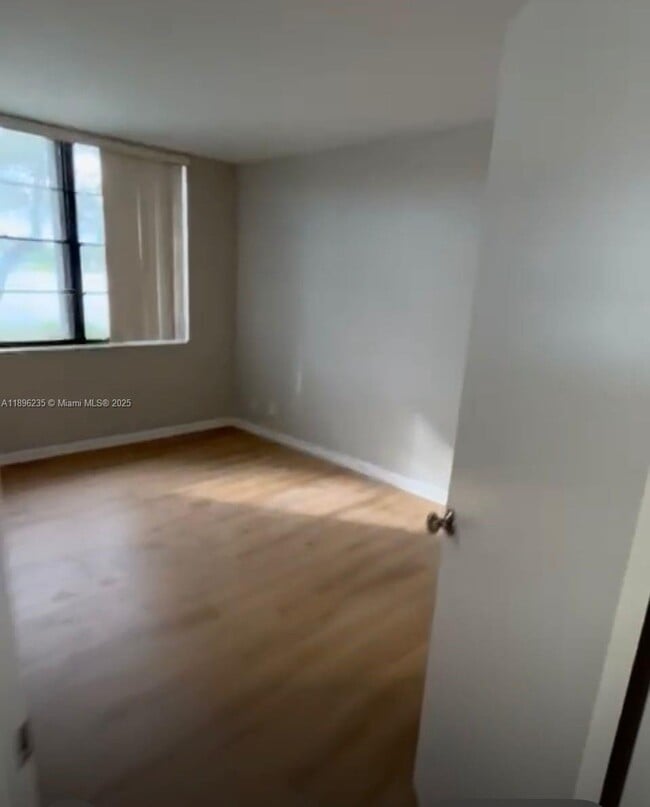 Foto del edificio - 212 Lake Pointe Dr