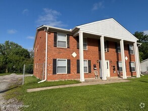 Building Photo - 901 Colonial Park Dr