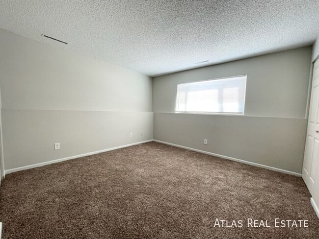 Building Photo - 4477 E Pikes Peak Ave
