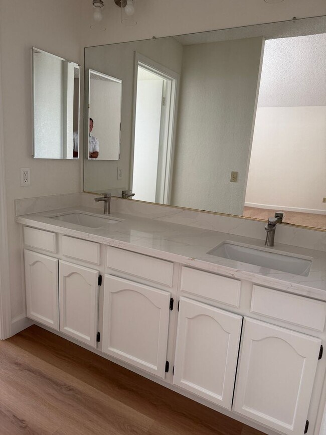 Foto del edificio - 230 Bridgeside Cir