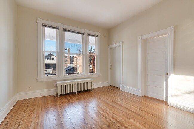 Sala de estar - 812 Beloit Ave