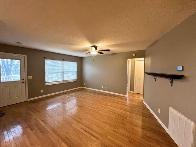 Foto del edificio - 2805 Big Bend Dr