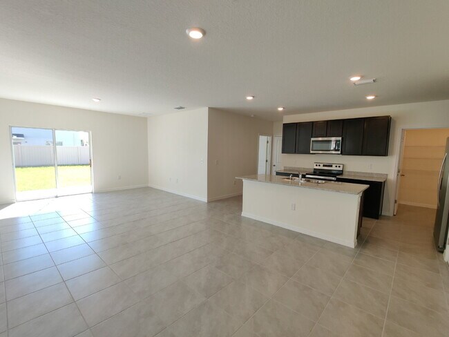 Building Photo - 34228 Jasper Stone Dr
