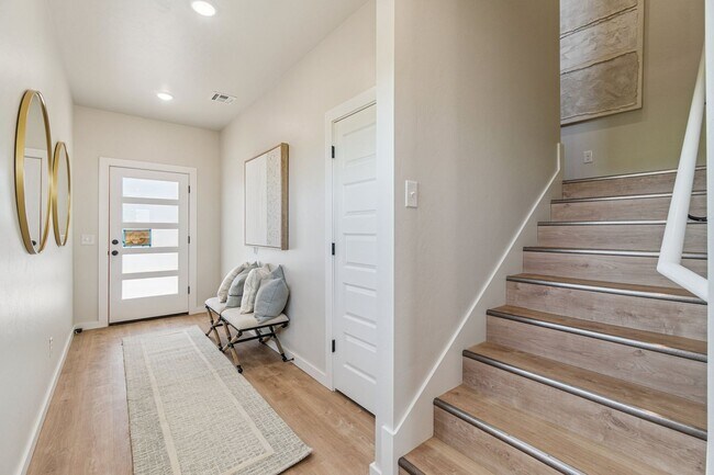 Building Photo - New tenant incentive! Receive ($1200 CREDIT) applied to 2nd month's rent! Don’t miss your chance!!