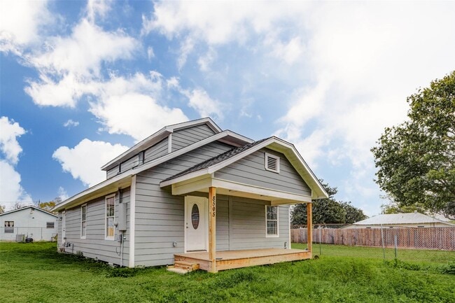 Building Photo - 8505 Denby St