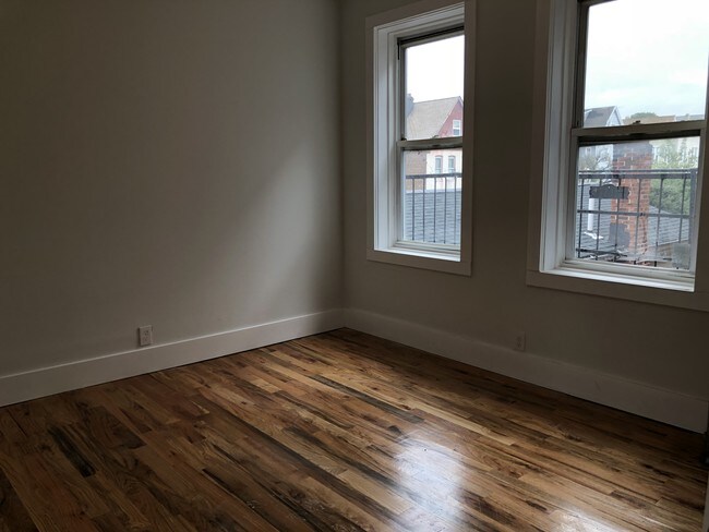 Building Photo - 155 W 29th St