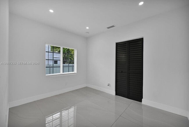 Foto del edificio - 570 NW 48th St