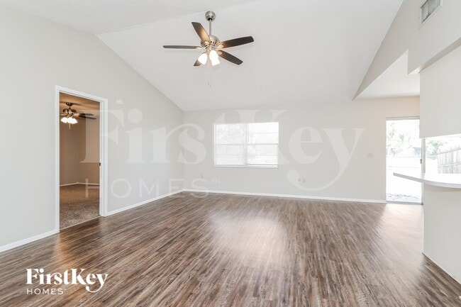 Building Photo - 1095 Sunshine Way SW