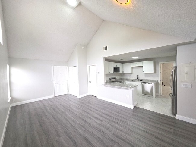 Building Photo - Carrollwood Gables Hideaway