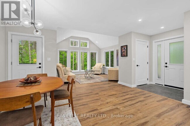 Photo du bâtiment - 414 N Waseosa Lake Rd