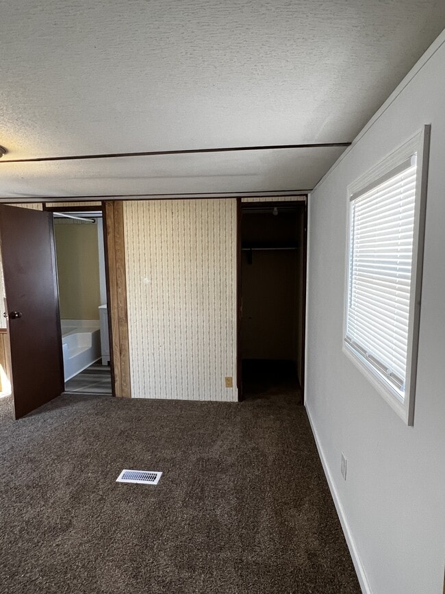Building Photo - 312 Becky Ln