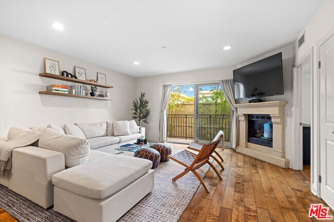 Foto del edificio - 8238 W Manchester Ave