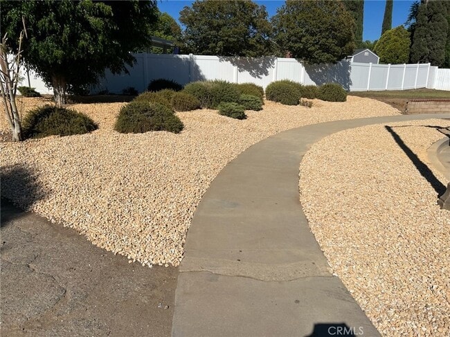 Building Photo - 421 Royal Cir