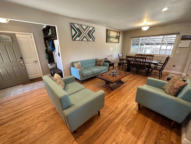 Foto del edificio - Cozy Rancher In The Addisons!