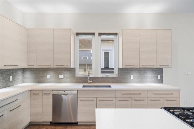 Foto del edificio - 2327 Lake Hall Rd