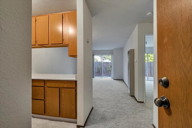 Building Photo - 106 Vista Prieta Ct