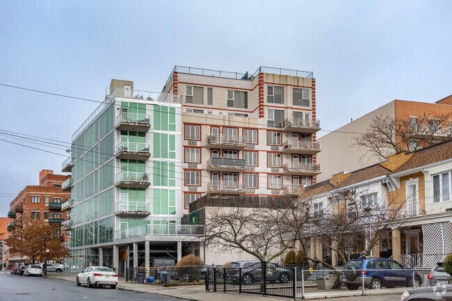 Building Photo - 390 Kings Hwy