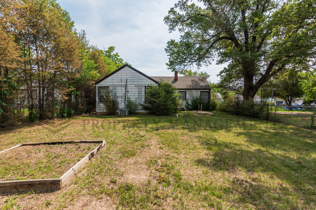 Building Photo - 1735 N Chautauqua St