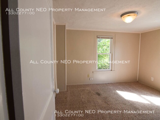 Foto del edificio - Updated duplex near the University of Akron!