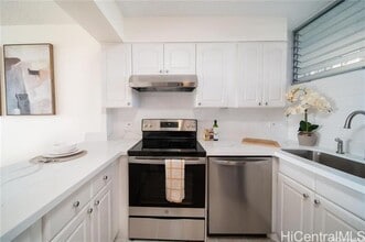 Building Photo - 555 University Ave