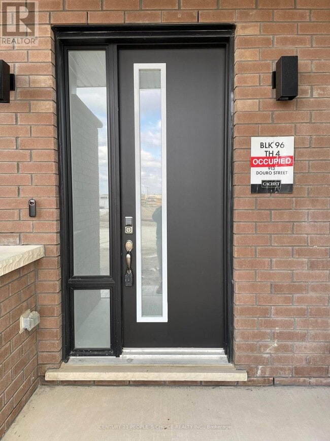 Building Photo - 913 Douro St