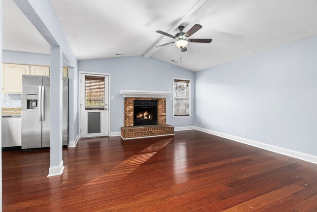 Building Photo - 1305 Eaglewood Dr