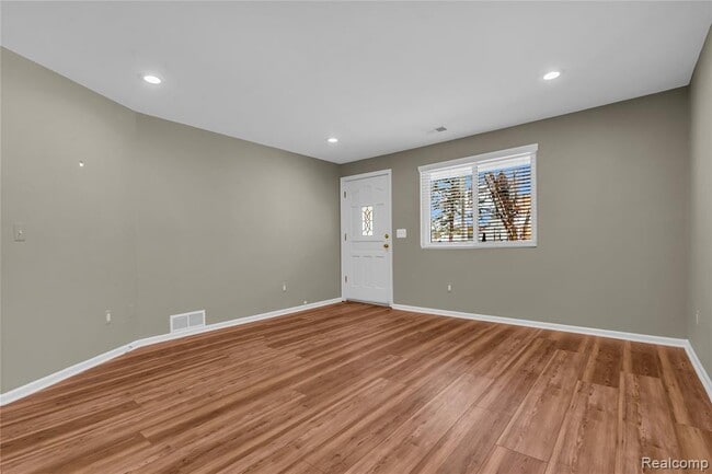 Building Photo - 3320 Harvard Rd