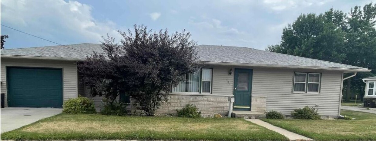 Primary Photo - 2 Bedroom, 1 Bath Home in Fulton, IL