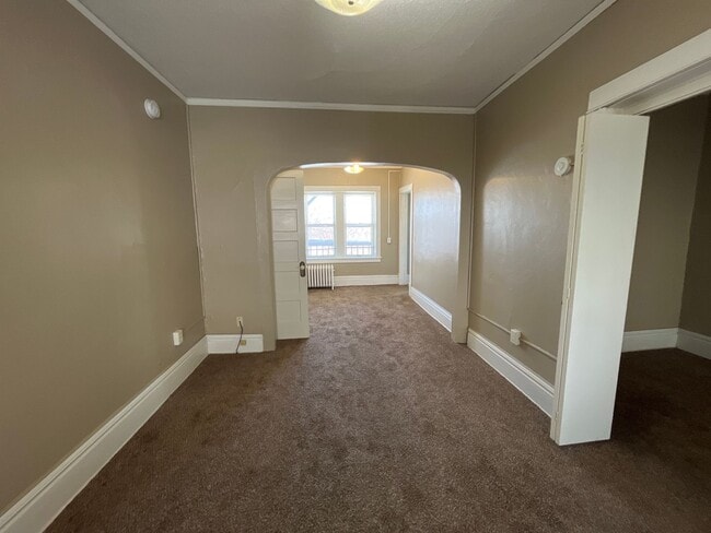 Building Photo - 469 Herschel St