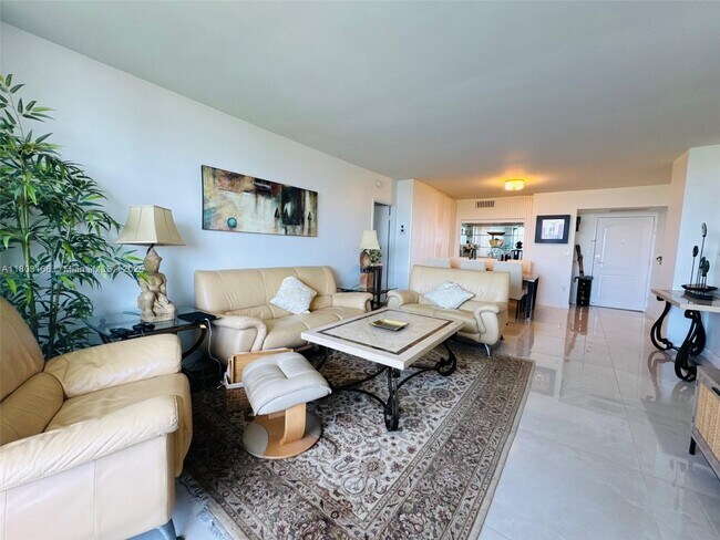 Foto del edificio - 3675 N Country Club Dr