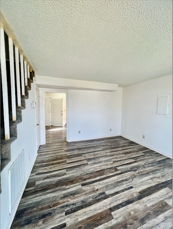 Building Photo - 2439 Paulawood Dr