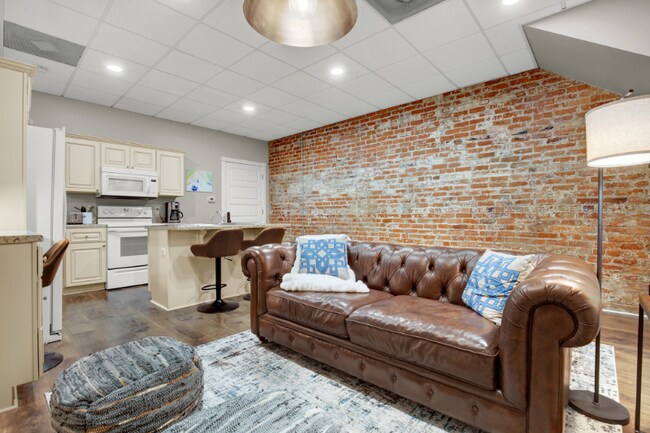 Foto del edificio - 210 E Waldburg St