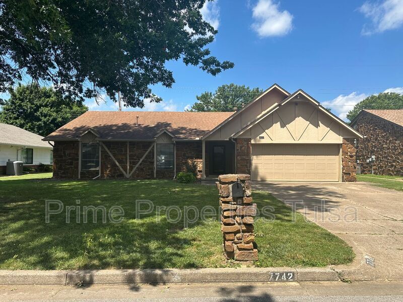 Primary Photo - 7742 S. 72nd E. Pl