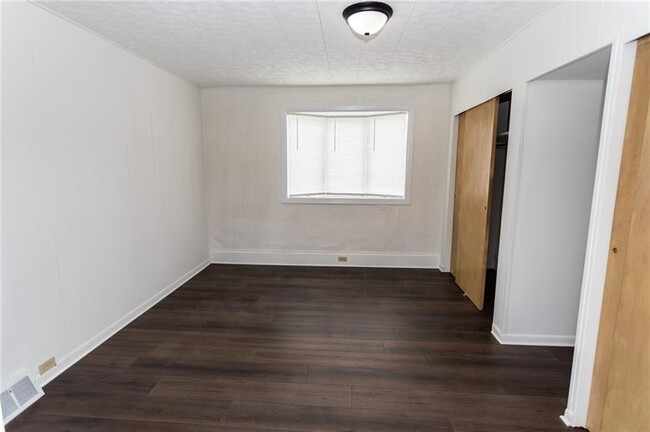 Foto del edificio - 337 Monarch Rd