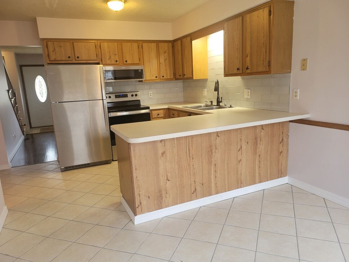 114 Manchester Dr Unit 114 Manchester Dr., DeWitt, MI 48820 Condo for