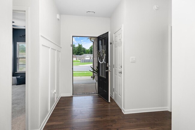 Building Photo - 44 N Payson Cv