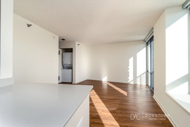 Foto del edificio - 645 N Kingsbury St