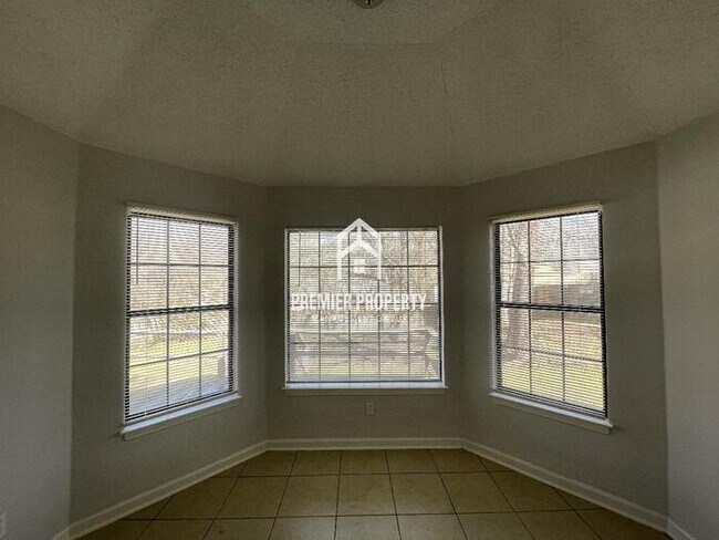 Foto del edificio - 5738 Riverhead Ave
