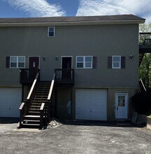 Building Photo - 400 Round Lake Rd