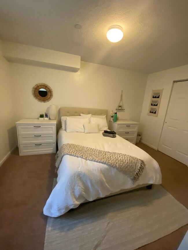 2BR, 2BA - 894 SF - Unidad B - Sycamore Place