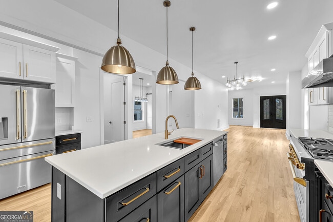 Building Photo - 2361 Lynn Iris Dr