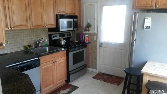 Foto del edificio - 92 Wolcott Rd