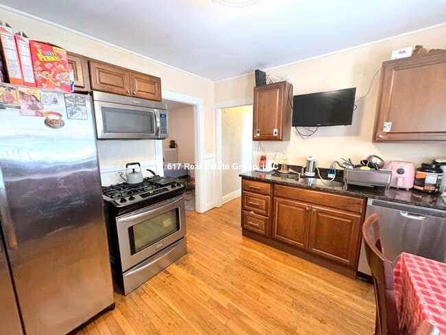 Building Photo - 62 Litchfield St