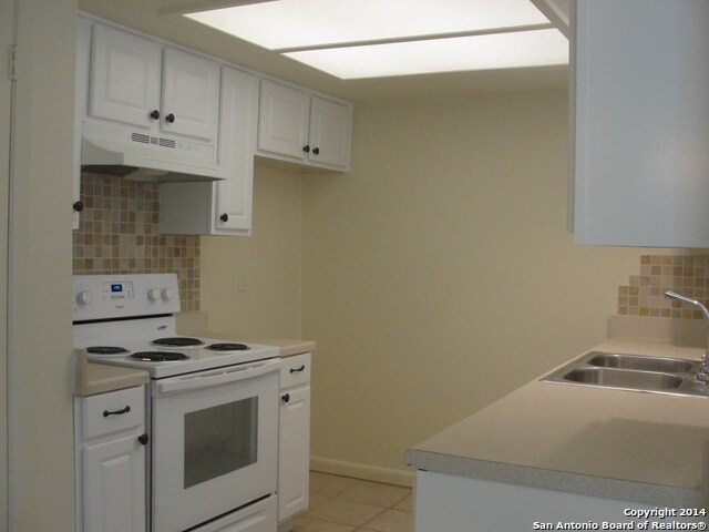 Building Photo - 7707 Pipers Creek St