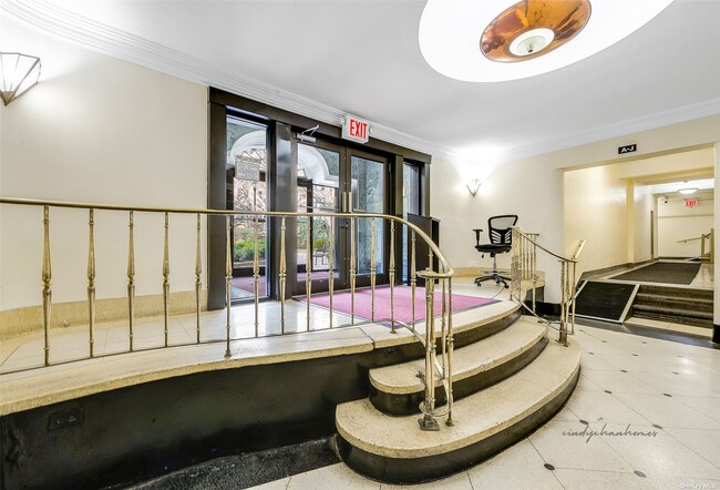 Foto del edificio - 67-35 Yellowstone Blvd