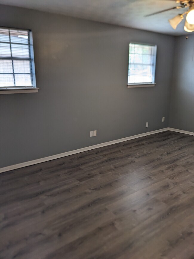 Foto del edificio - 504 Houma Blvd