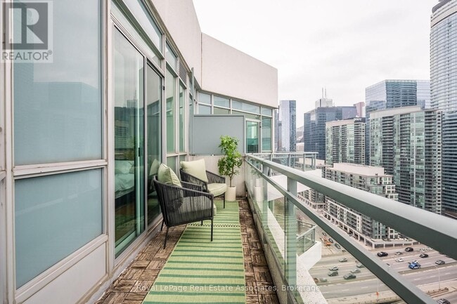 Building Photo - 230 Queens Quay W